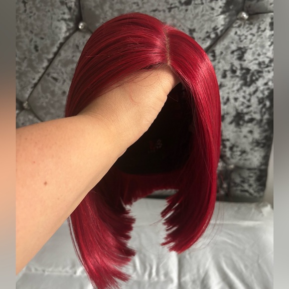 Nataly Asymmetrical short Bob - Picture 4 of 9